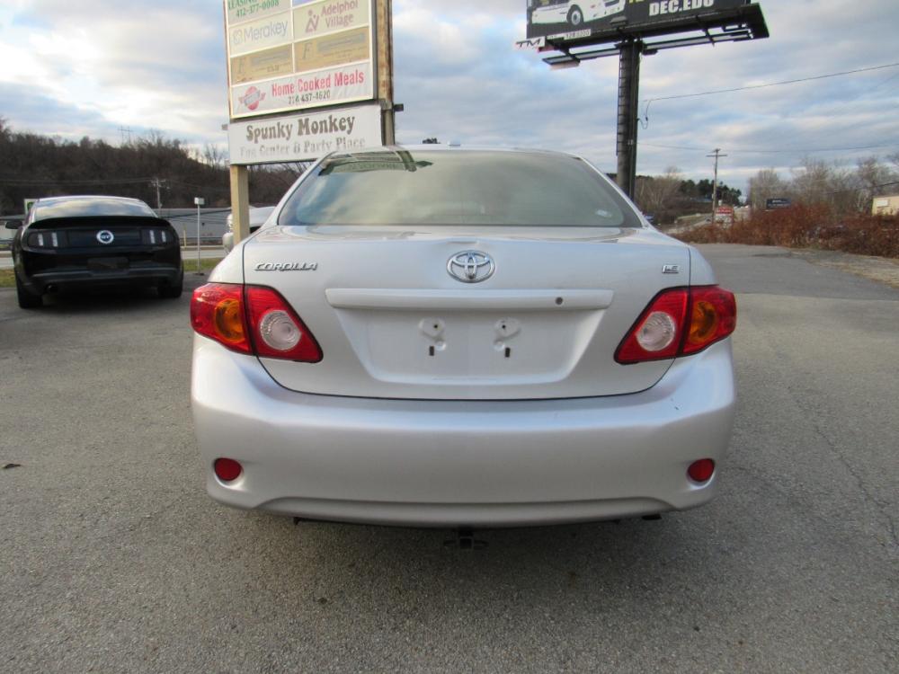 2009 SIlver /Gray Toyota Corolla LE (JTDBL40E299) with an 1.8L L4 DOHC 16V engine, 5-Speed Automatic Overdrive transmission, located at 6 Oliver Rd., Uniontown, PA, 15401, (724) 438-2024, 0.000000, 0.000000 - Photo #5