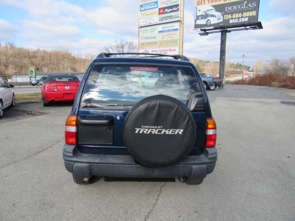 2002 Blue /Gray Chevrolet Tracker 4-Door Hardtop 4WD (2CNBJ13C926) with an 2.0L L4 DOHC 16V engine, Automatic transmission, located at 6 Oliver Rd., Uniontown, PA, 15401, (724) 438-2024, 0.000000, 0.000000 - Photo #5