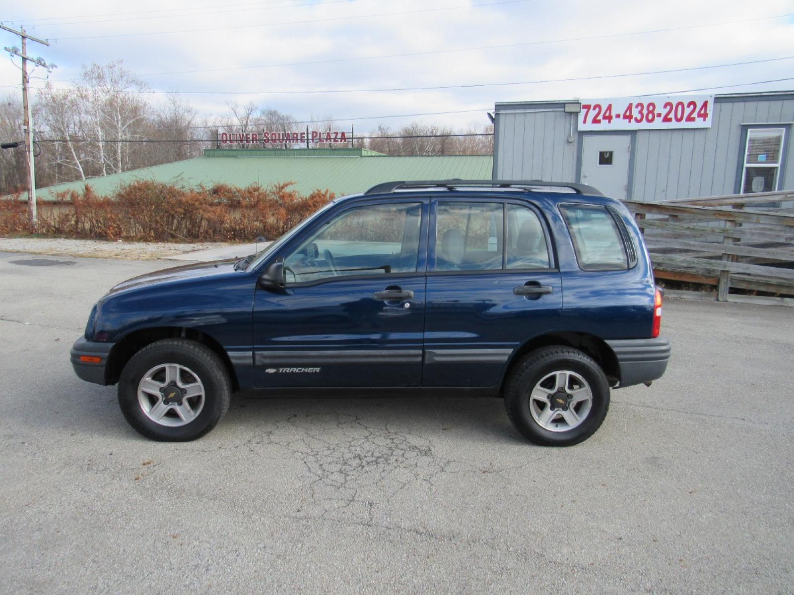 2002 Blue /Gray Chevrolet Tracker 4-Door Hardtop 4WD (2CNBJ13C926) with an 2.0L L4 DOHC 16V engine, Automatic transmission, located at 6 Oliver Rd., Uniontown, PA, 15401, (724) 438-2024, 0.000000, 0.000000 - 2002 Chevy Tracker…4x4…power w/l/m/cruise…am/fm CD player…a/c...alloy wheels…tow package…don’t delay call today… - Photo #7